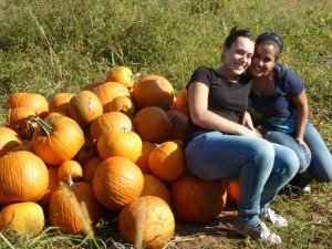 Aupair Ari from Spain with Dany from Ecuador with harvested pumpkins