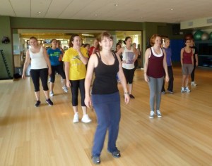 The whole cluster had fun to dance the Latin rhythm together. Front: Linda from Germany