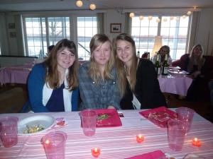 Linda from Germany  with Lovisa and Caroline from Sweden