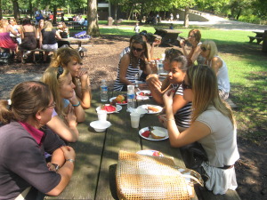 Au Pairs enjoying a healthy brunch at Great Falls National park 