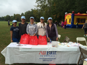 Au pairs volunteer and have fun at the Kinhaven School 5k and Fun Run.