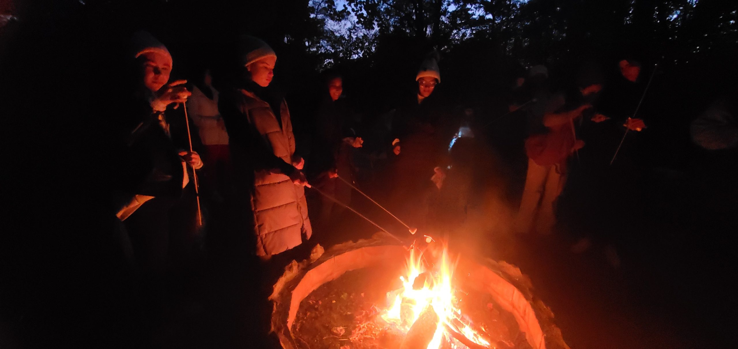 Au pairs in Maryland enjoying a campfire and s'mores