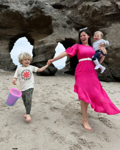 Benefits of hosting an au pair in the summer - au pair and host child at the beach