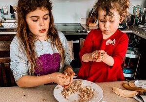 Host children cooking with au pair