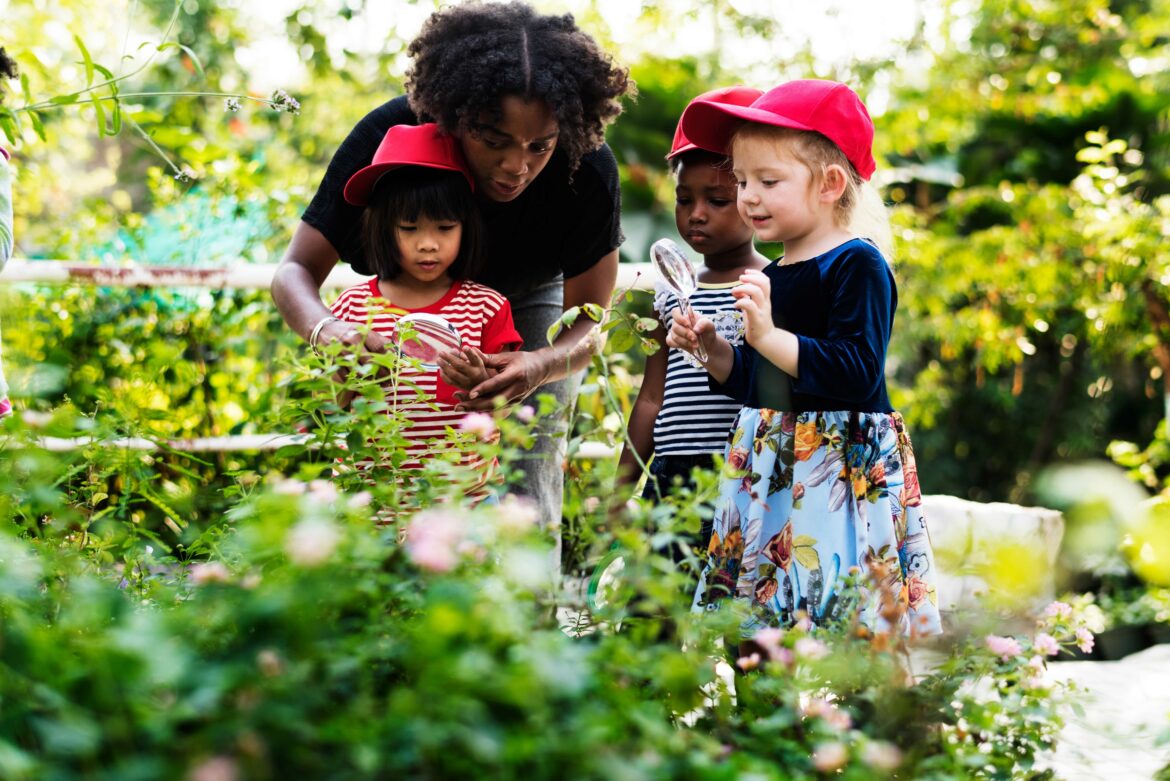 children gardening